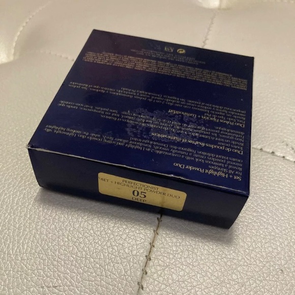 Estée Lauder Perfectionist Highlight Powder Duo 05 - Picture 4 of 9